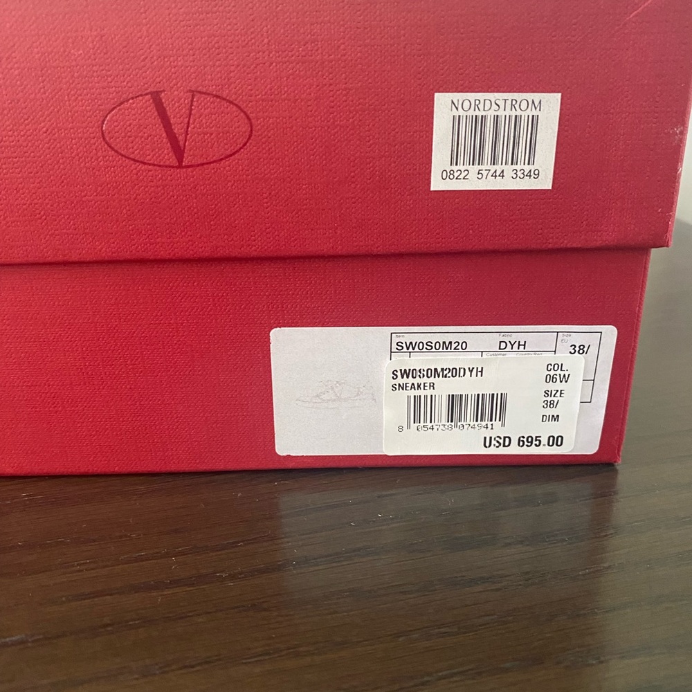 Valentino Sneakers *Authentic and like new* - Picture 7 of 7